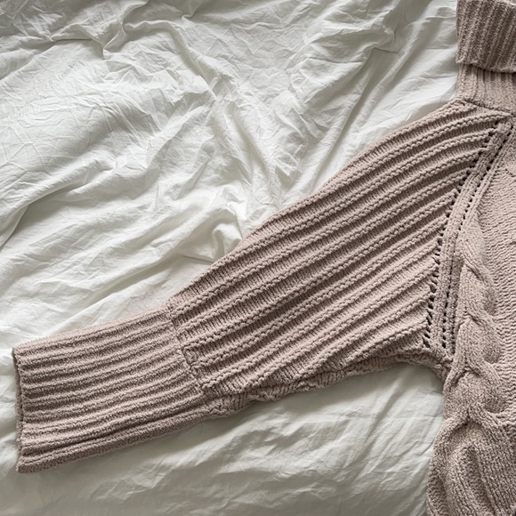 Turtleneck sweater - Picture 2 of 4